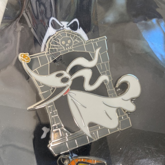 Disney the nightmare Before Christmas collectible pins and lanyard - Picture 4 of 11